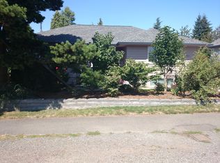 3912 SW 100th St, Seattle, WA 98136