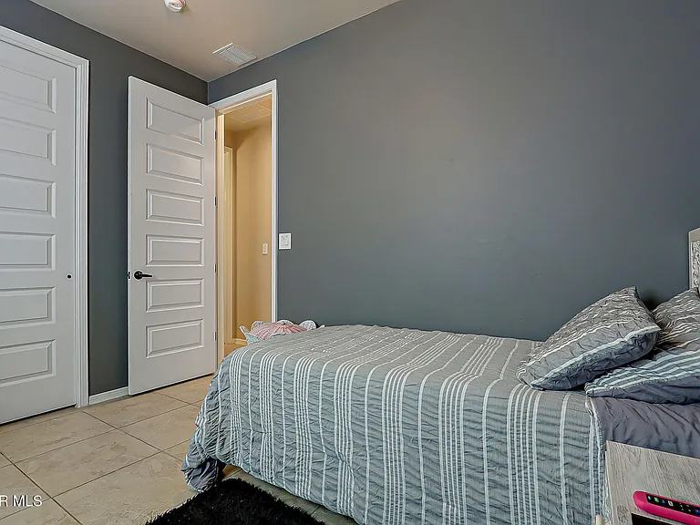 1149 Stoke St — Photo 7