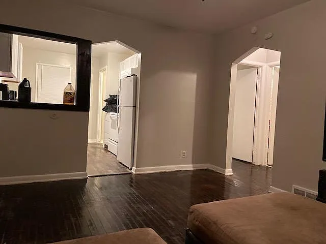 4748 Meredith Ave — Photo 4
