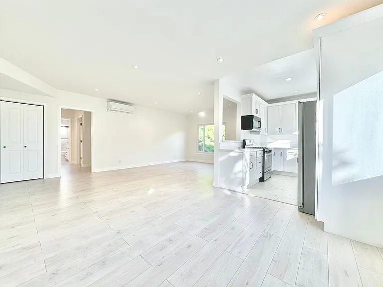 333 N. Oakhurst Dr. — Photo 8