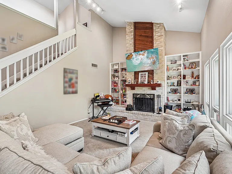 2639 Country Square St — Photo 7