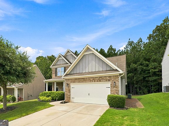 3rd image of 697 Rockingham Dr