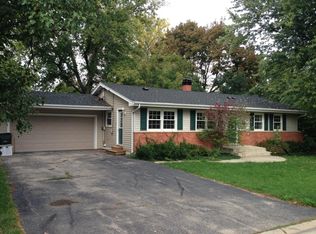 630 Warwick Ave, Barrington, IL 60010