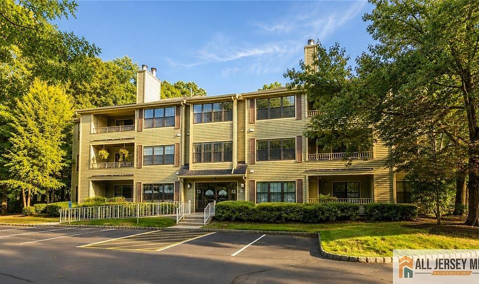 1st image of 1310 Stoneridge Cir