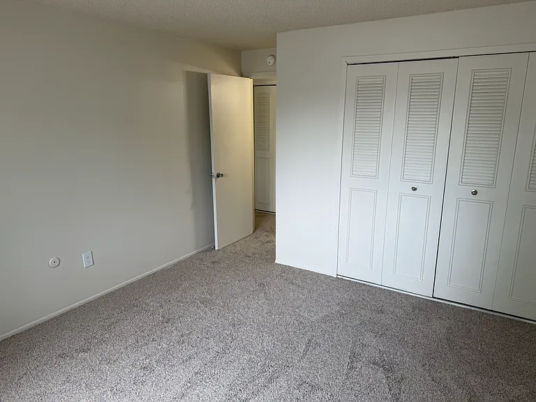 Westchester Towers Apartments — Photo 7
