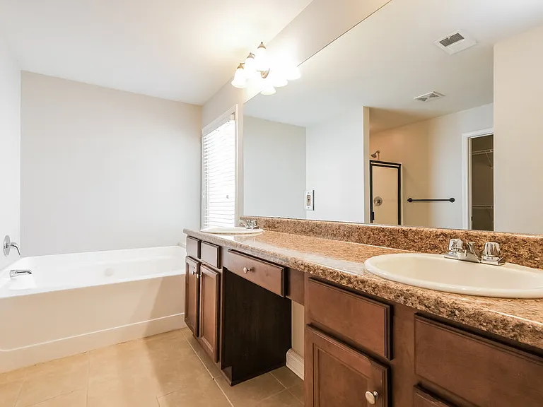 216 Jefferson Ave — Photo 13