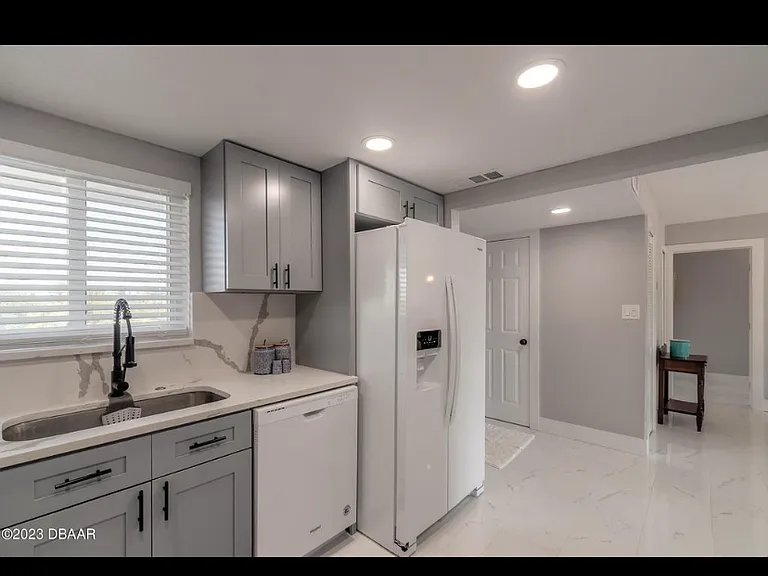 100 Silver Beach Ave — Photo 1