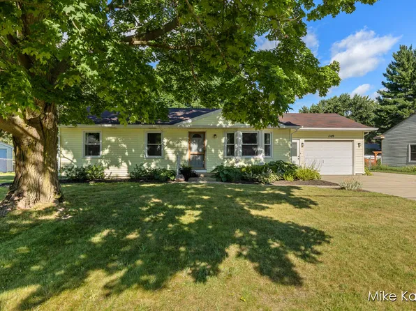 7189 Heatherwood Dr, Jenison, MI 49428