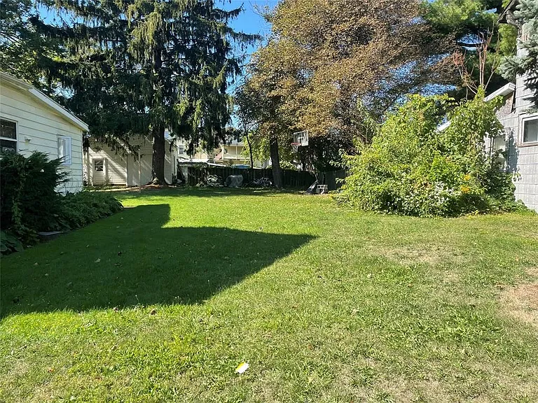 2672 Myrtle St — Photo 9