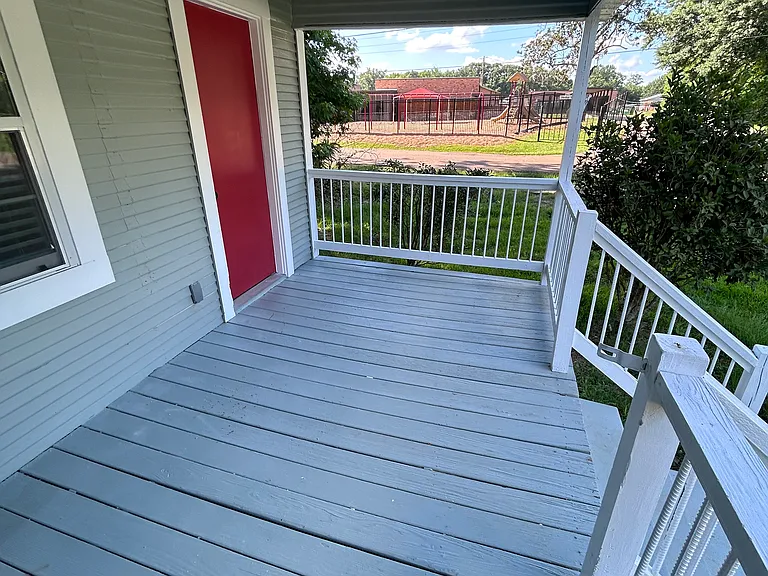 112 Moore Ave — Photo 5