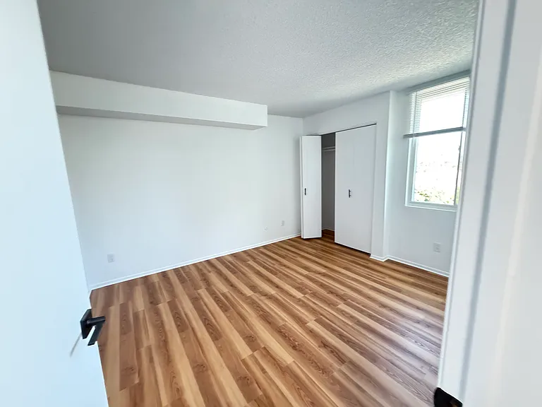 12540 Chandler Blvd #318 — Photo 22