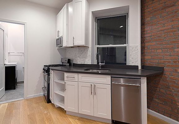 3rd image of 124 E 4th St APT 5