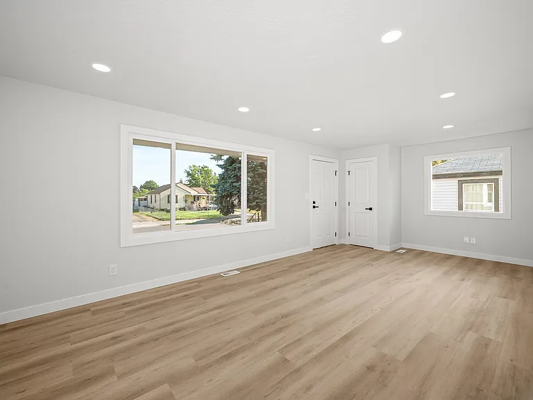 2217 E Longfellow Ave — Photo 21