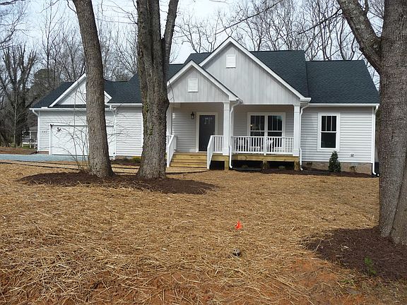 4th image of 203 Brownville Ave
