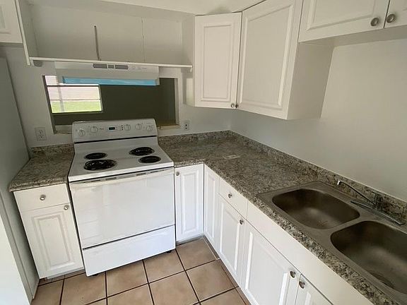 2nd image of 2307 Chestnut Pl #2307