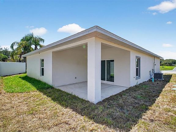 4th image of 89 Fairway Cir