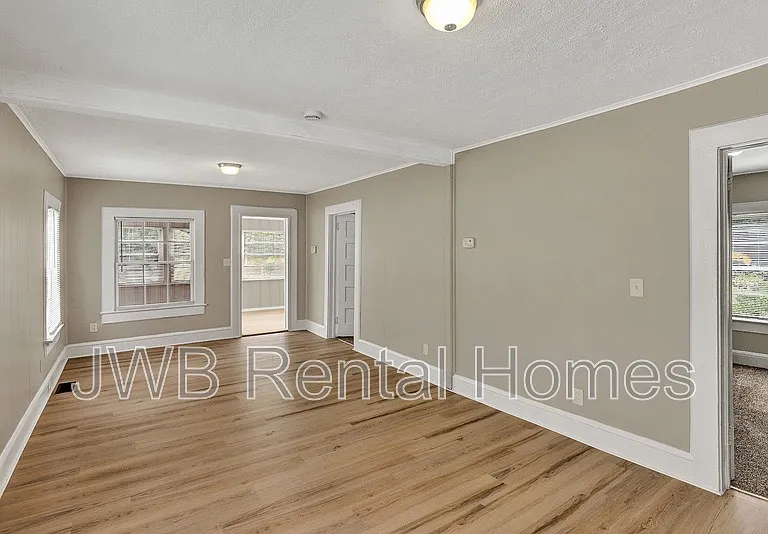 7124 Lorain St — Photo 7