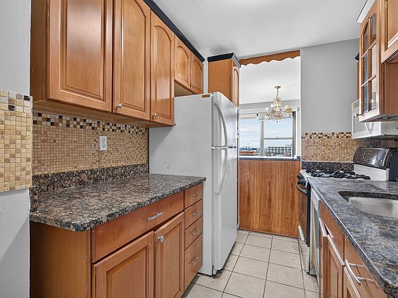 4th image of 225 Saint Pauls Ave APT 6D