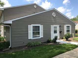 1555 Woodcutter Ln UNIT A, Wheaton, IL 60189