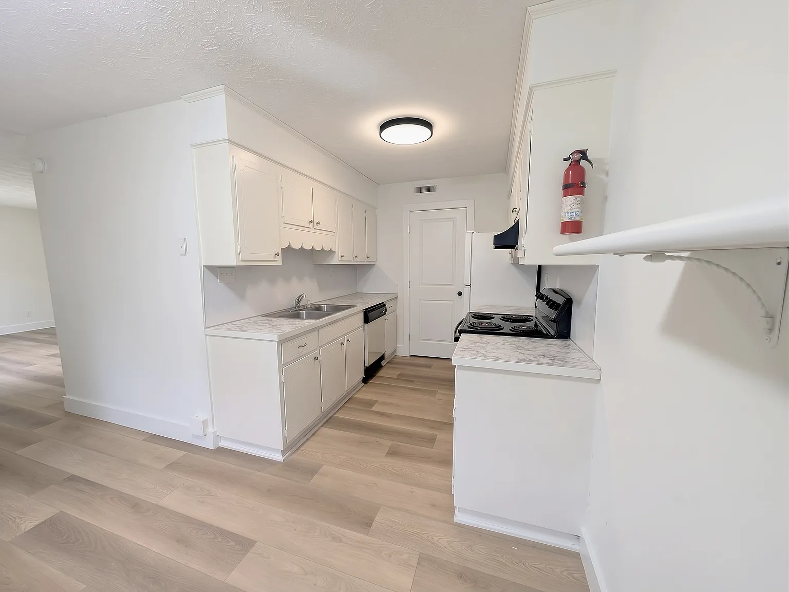 2 bed, 1100 sqft, $1,500 — Photo 3