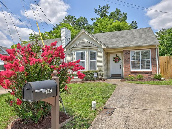 2nd image of 702 Maple Pl