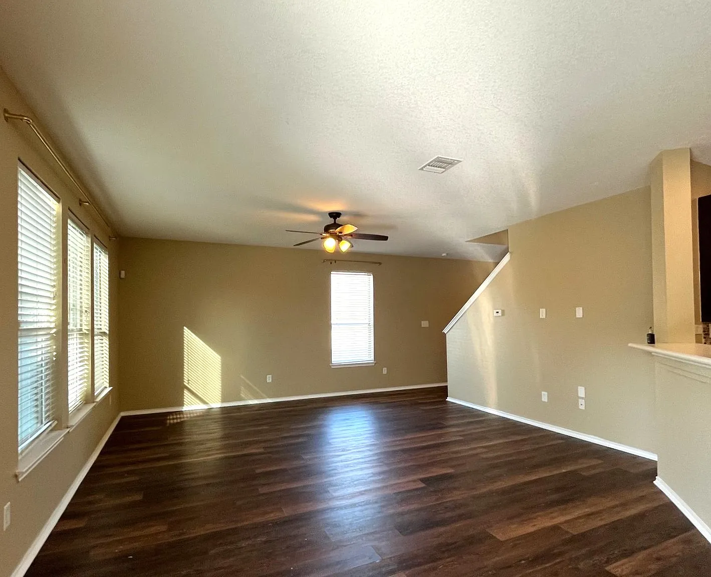 3 bed, 2.5 bath, 1770 sqft, $1,995 — Photo 3