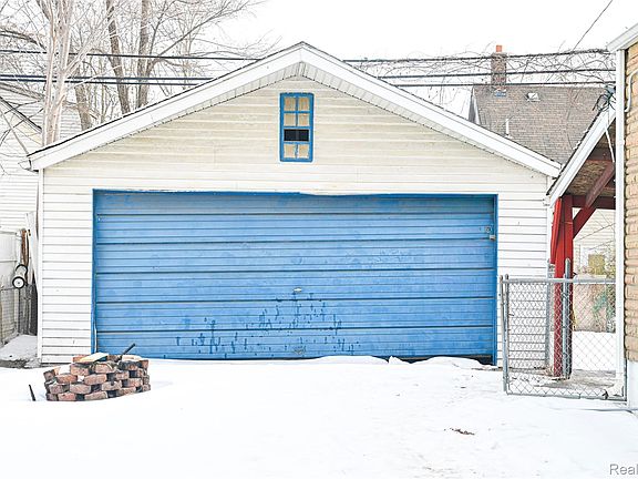 3rd image of 147 Charles St