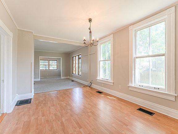 5th image of 2921 Burr Oak Ave