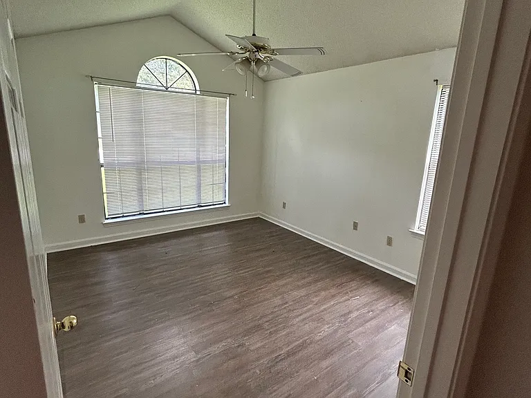2305 Coraltree Dr — Photo 8