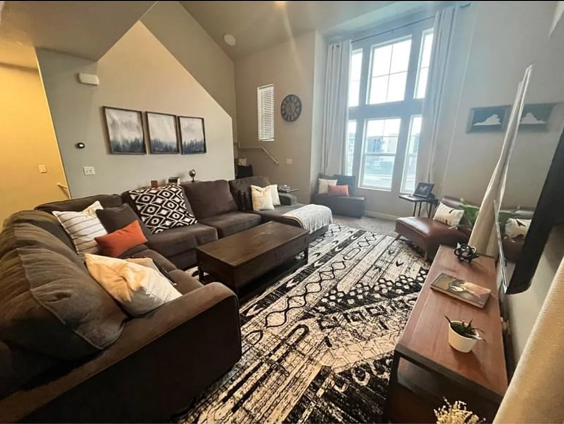 321 N 680 E — Photo 2