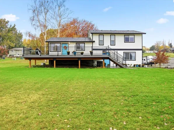 203 W Wagon Wheel Pr NW, Benton City, WA 99320