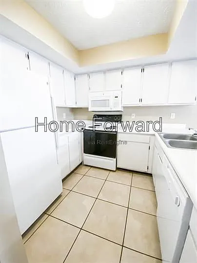562 Woodland Ave #10 — Photo 4