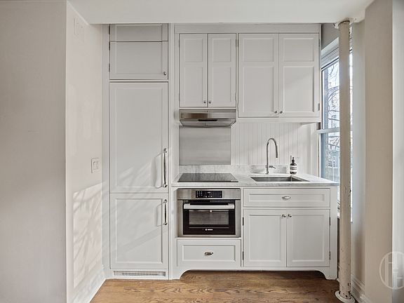 3rd image of 325 W 45th St APT 311