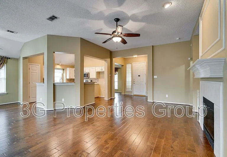 3900 Oak Park Dr — Photo 9
