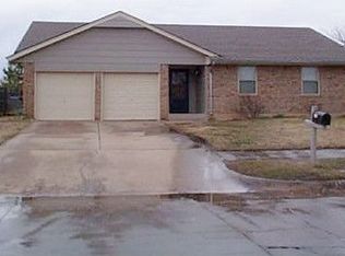 1025 SE 12th St, Moore, OK 73160