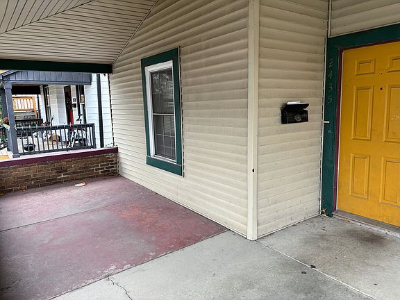 4th image of 2435 N Kenwood Ave