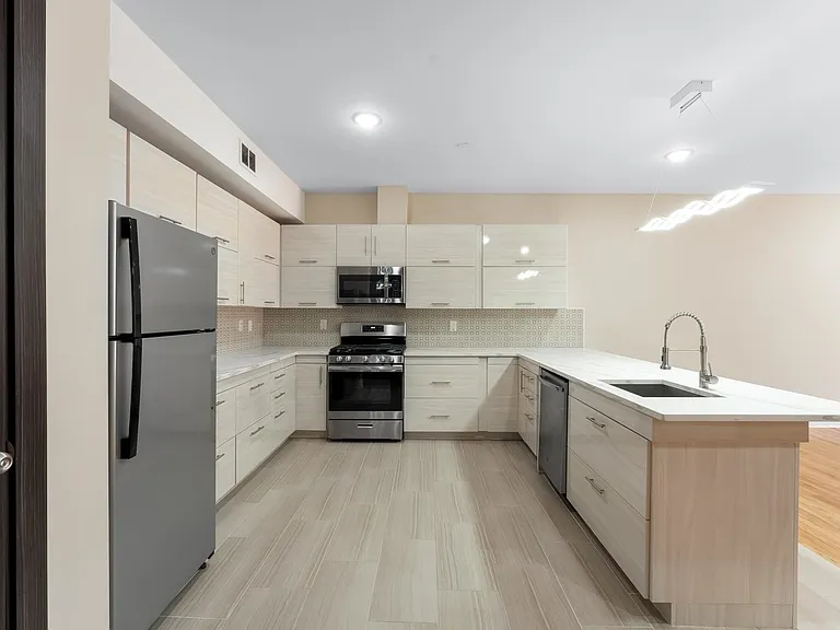 65-67 Storms Ave #3B — Photo 4
