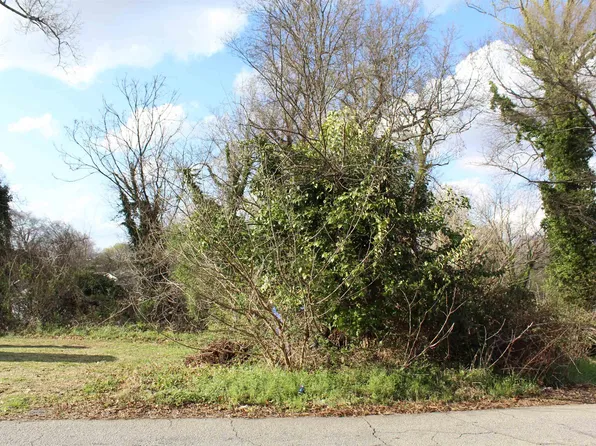 31 E Main St, Greenville, SC 29611