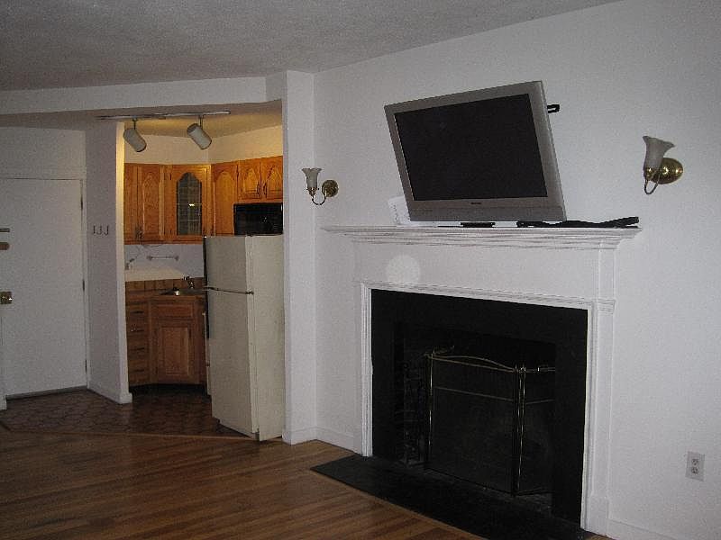 2nd image of 82 Phillips St #A2