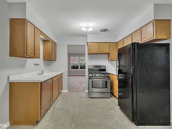 5th image of 1708 W Thome Ave