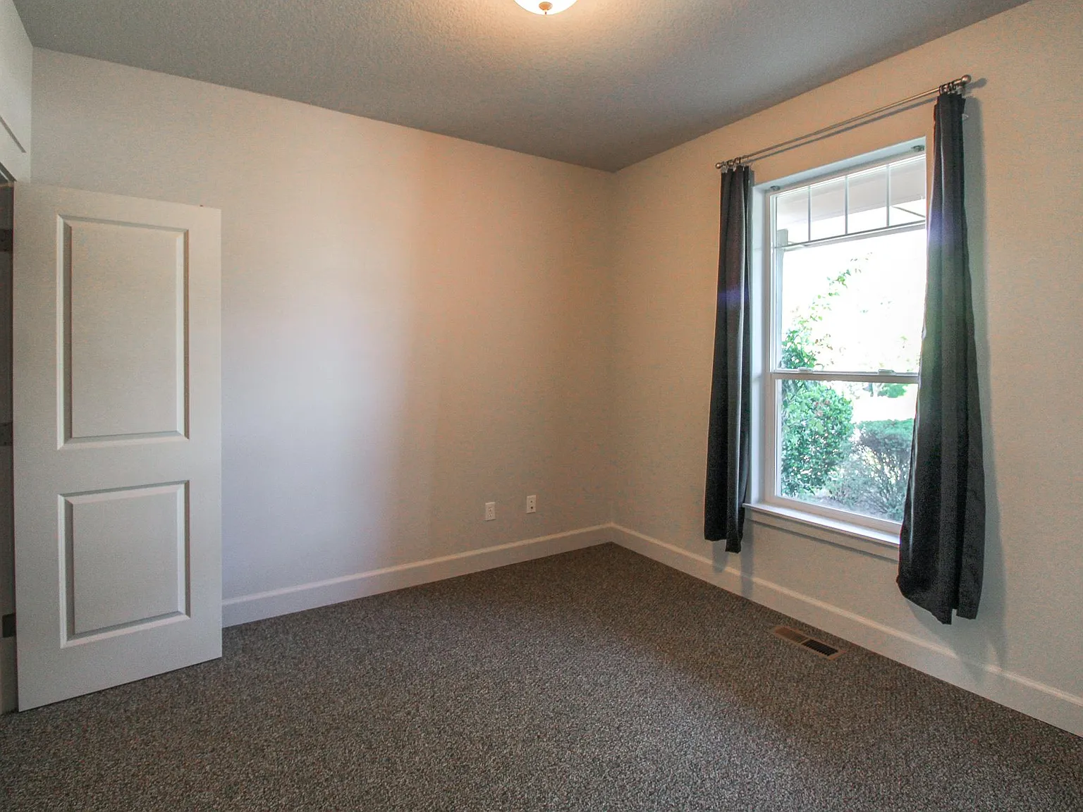 3 bed, 2023 sqft, $2,825 — Photo 2