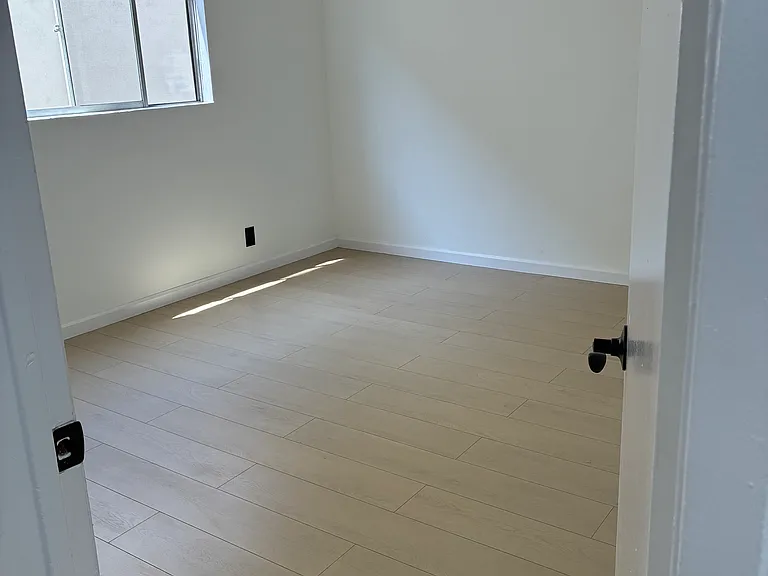 1250 N Kingsley Dr #104 — Photo 10