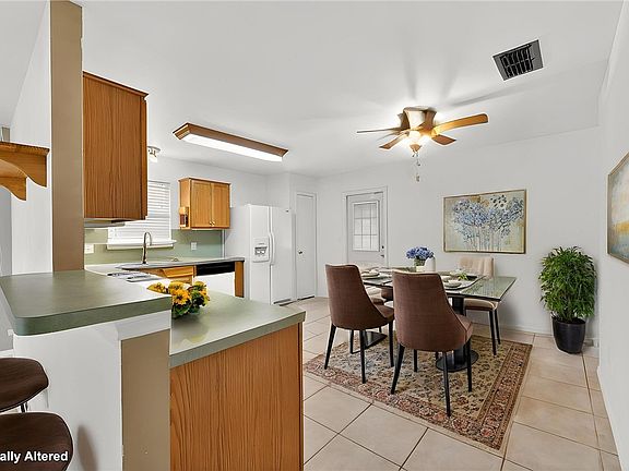 5th image of 3026 Halifax Dr
