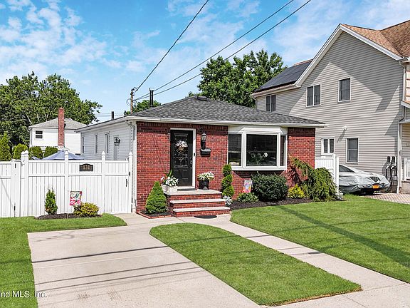 3rd image of 131 Retford Ave