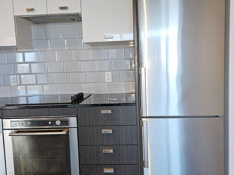 275 Village Green Sq #316 — Photo 8