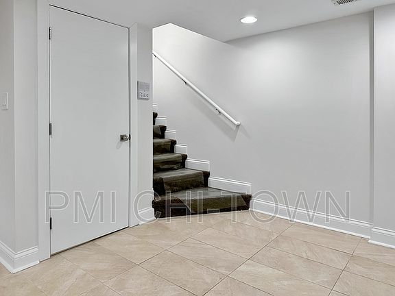 3rd image of 2171 W Sunnyside Ave #G