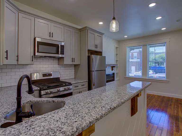 537 N Plum St — Photo 6