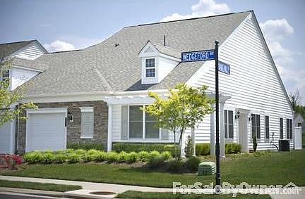 Corner Lot Home with Detached Home Feel : Corner lot w/ opportunity to leave the gardening to others