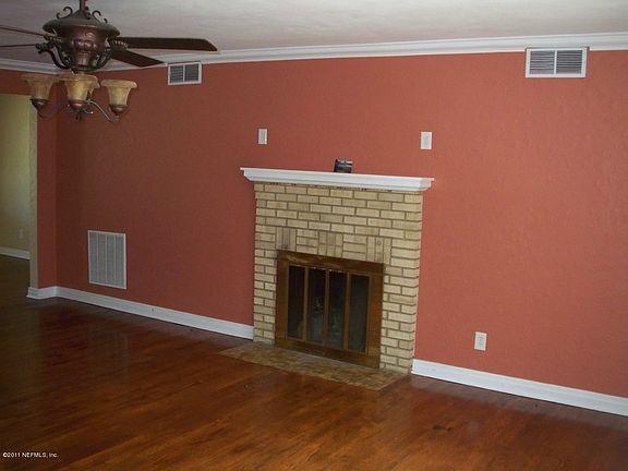 4th image of 1417 Carbondale Drive N