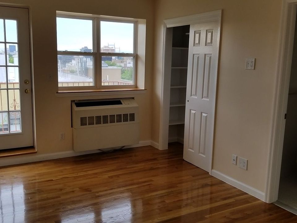 1st image of 2582 37th St APT 4B